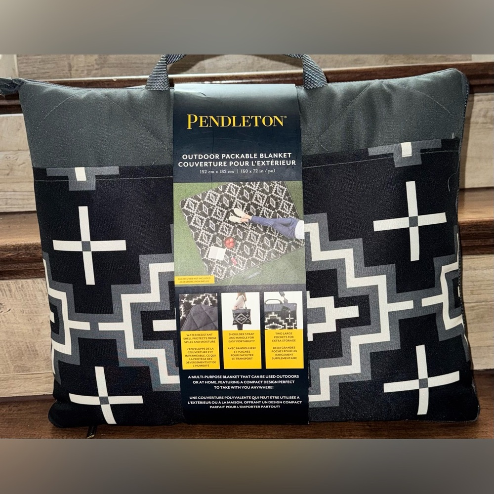 Cute 🥰 A MULTI-PURPOSE Pendleton outdoor packable blanket 60“ x 72” New w/tags